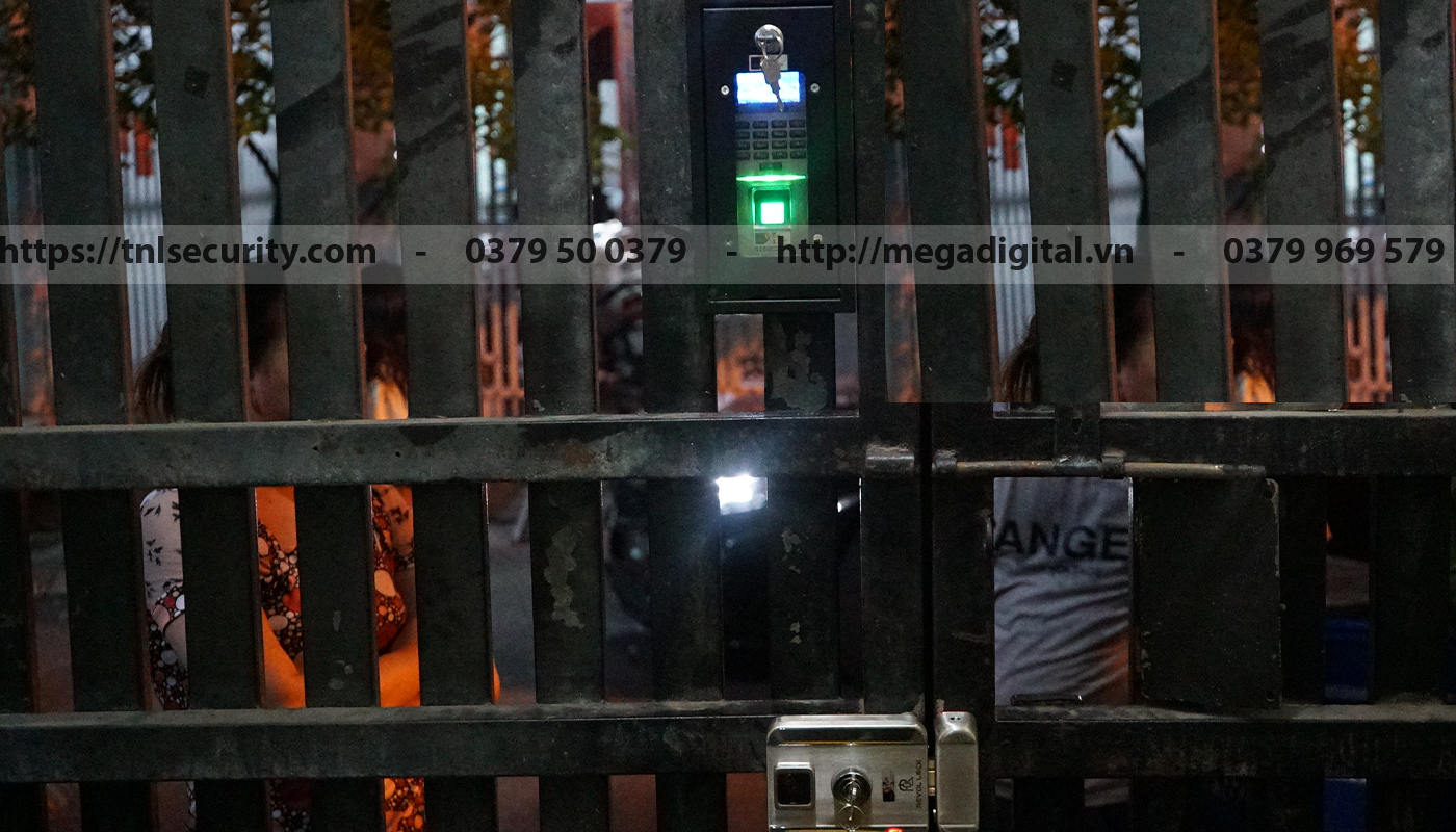 Lap-khoa-van-tay-cho-cong-sat-nha-tro-tai-Binh-Duong